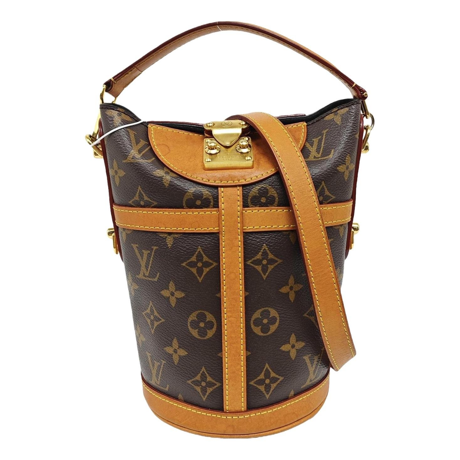 Duffle leather handbag