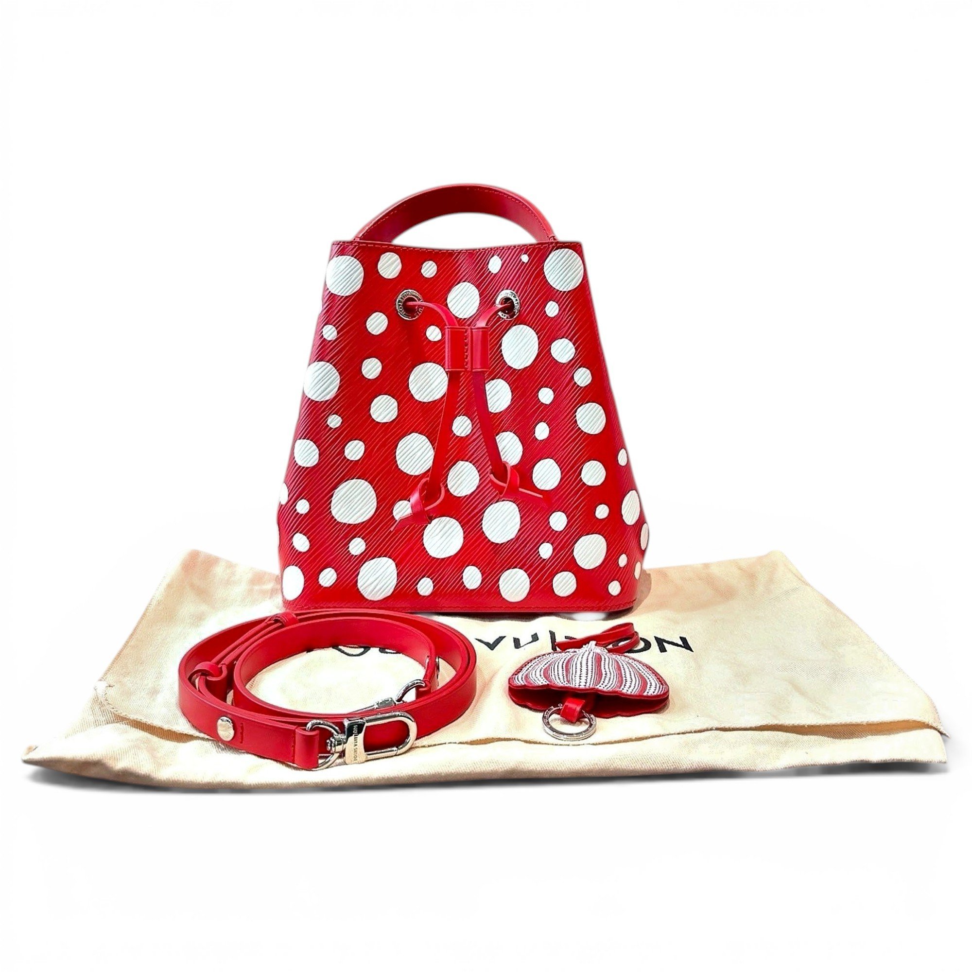 Nano Noé leather handbag