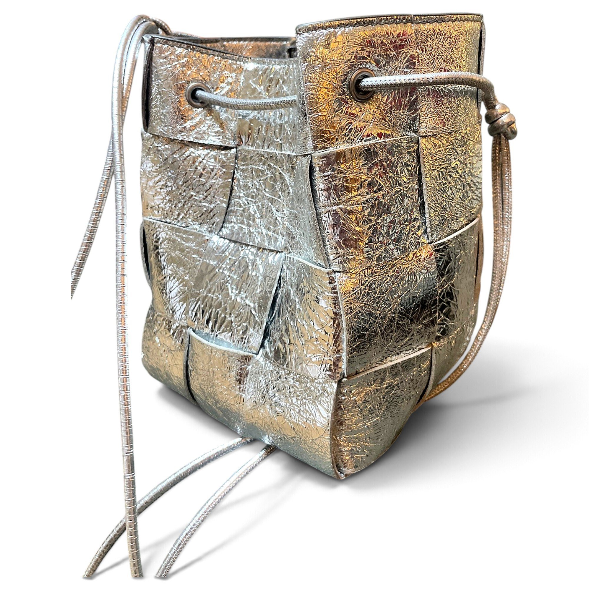 Cassette Bucket leather bag