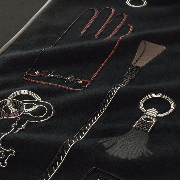 Noir Cavaliere Stole