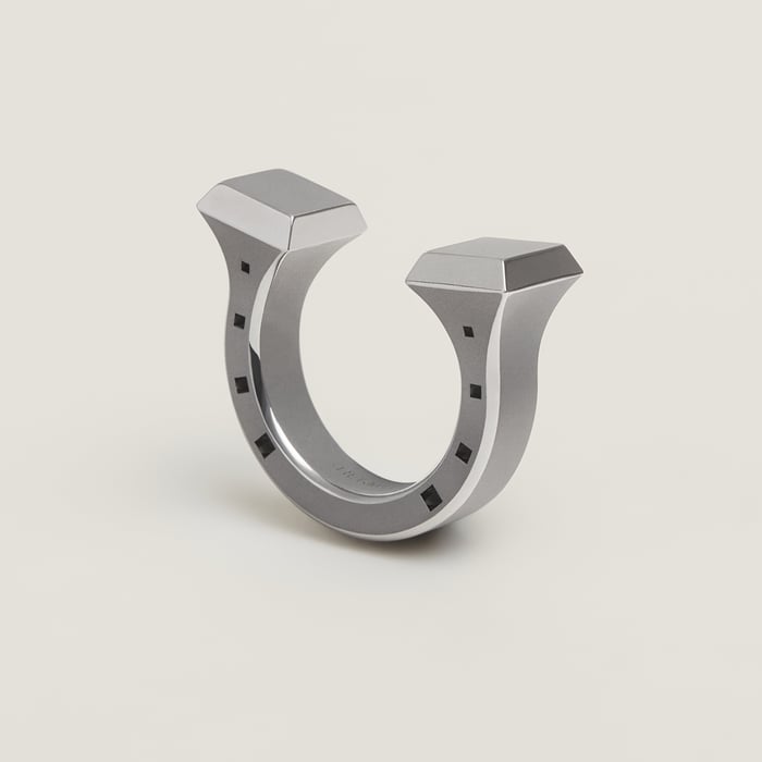 Fer a Cheval ring