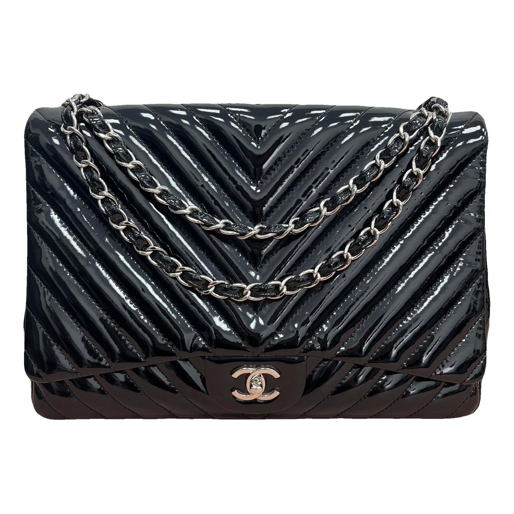 Timeless/Classique patent leather handbag