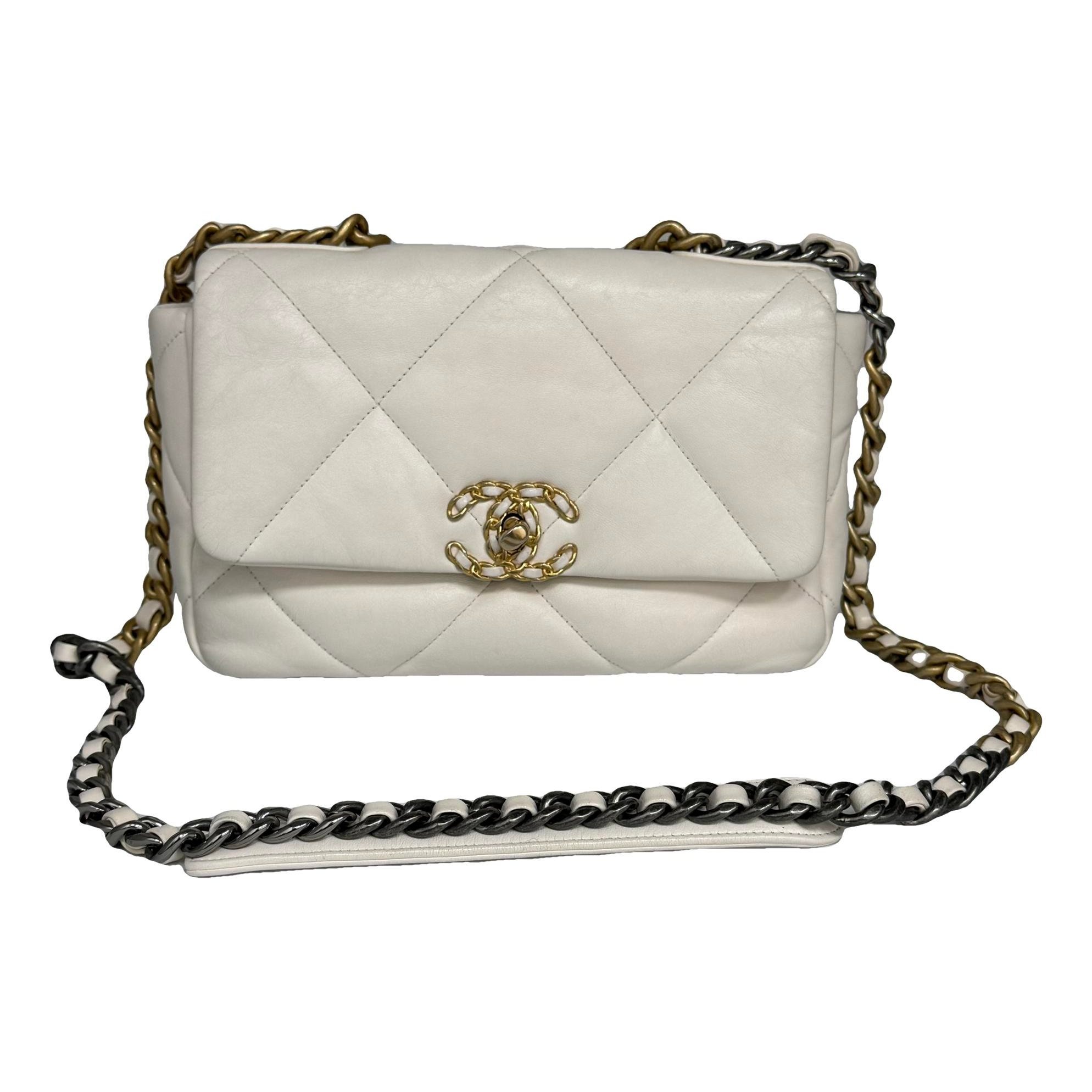 Chanel 19 leather handbag