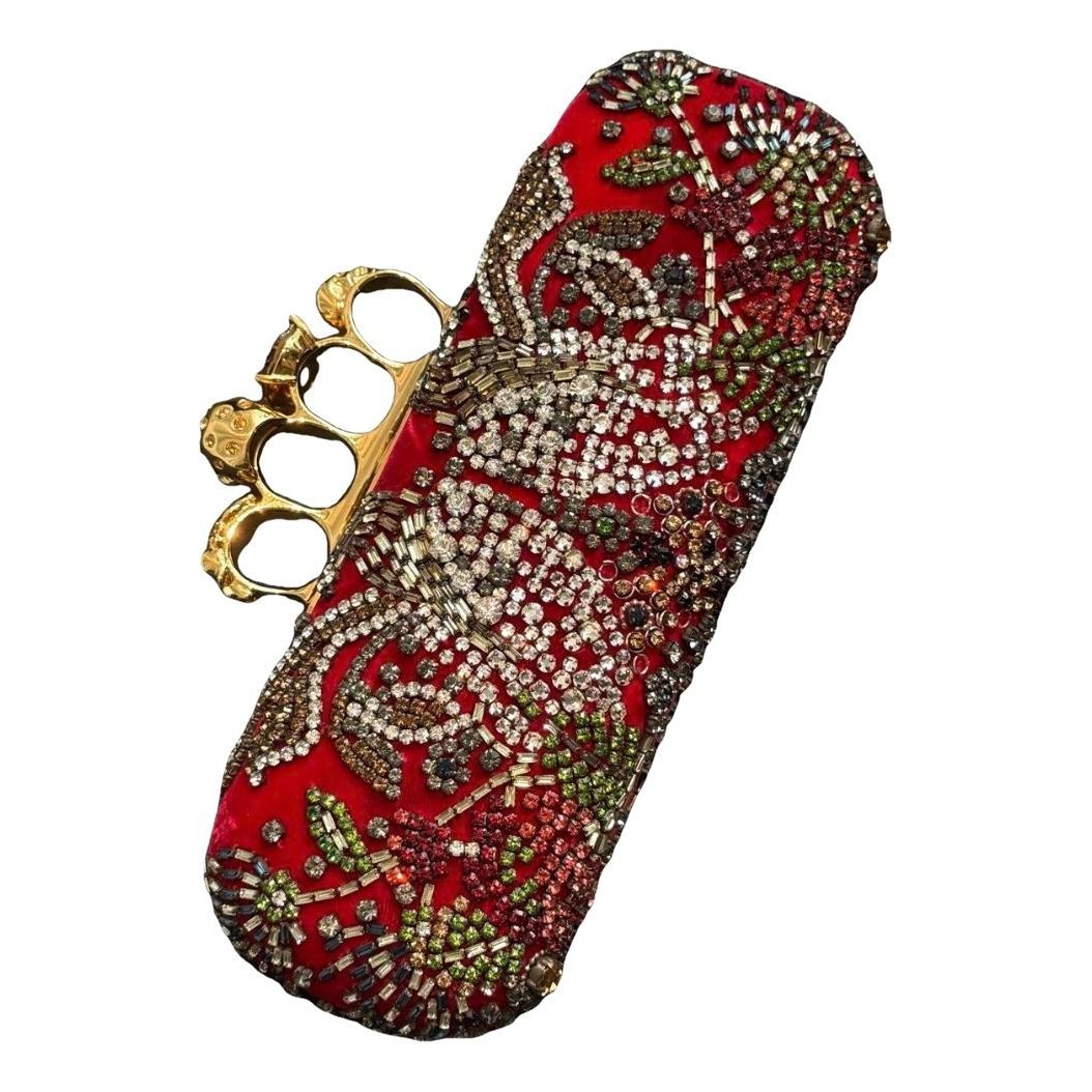 Knuckle cloth clutch bag