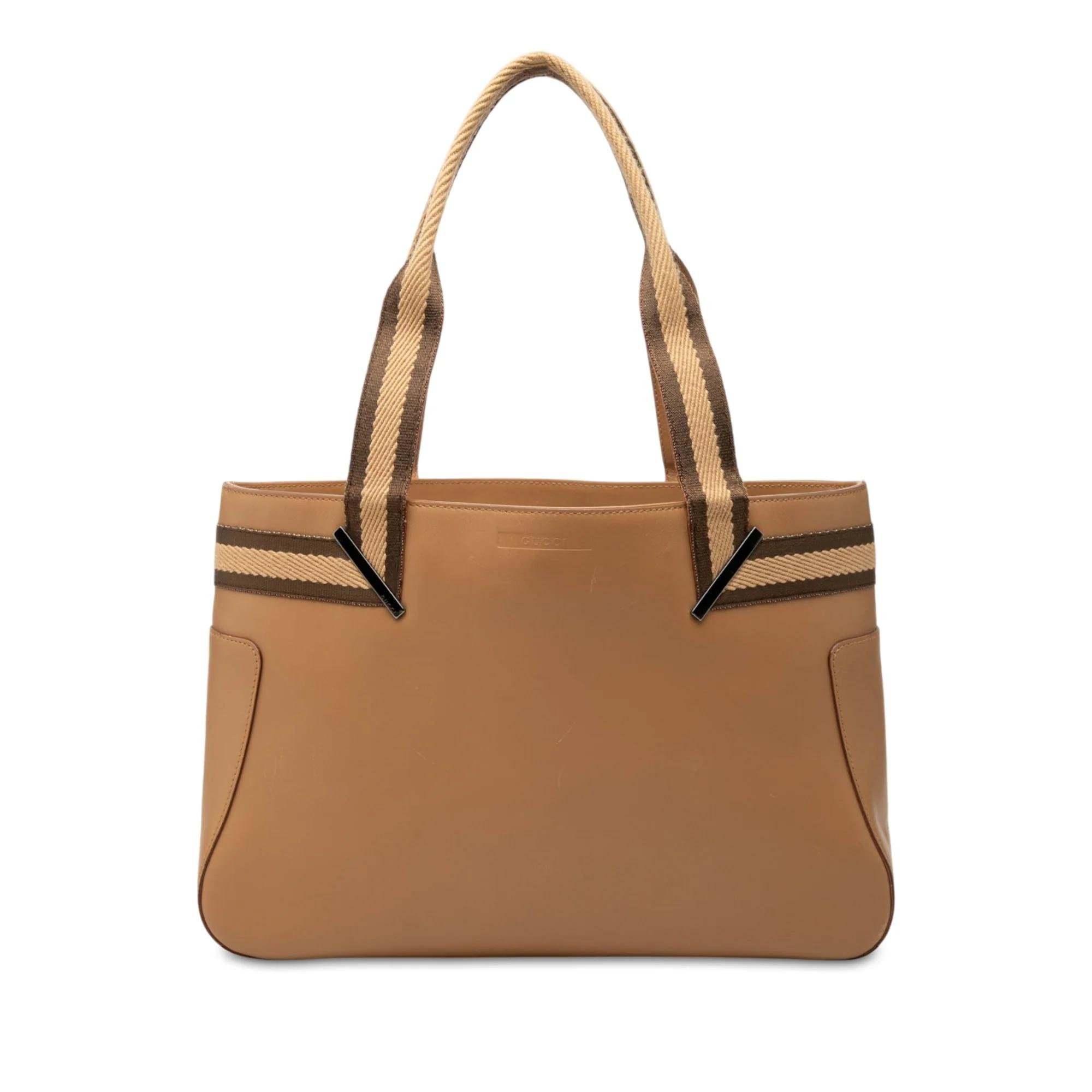 Gucci B leather handbag