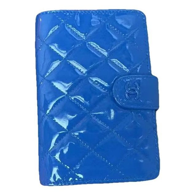 Patent leather clutch bag
