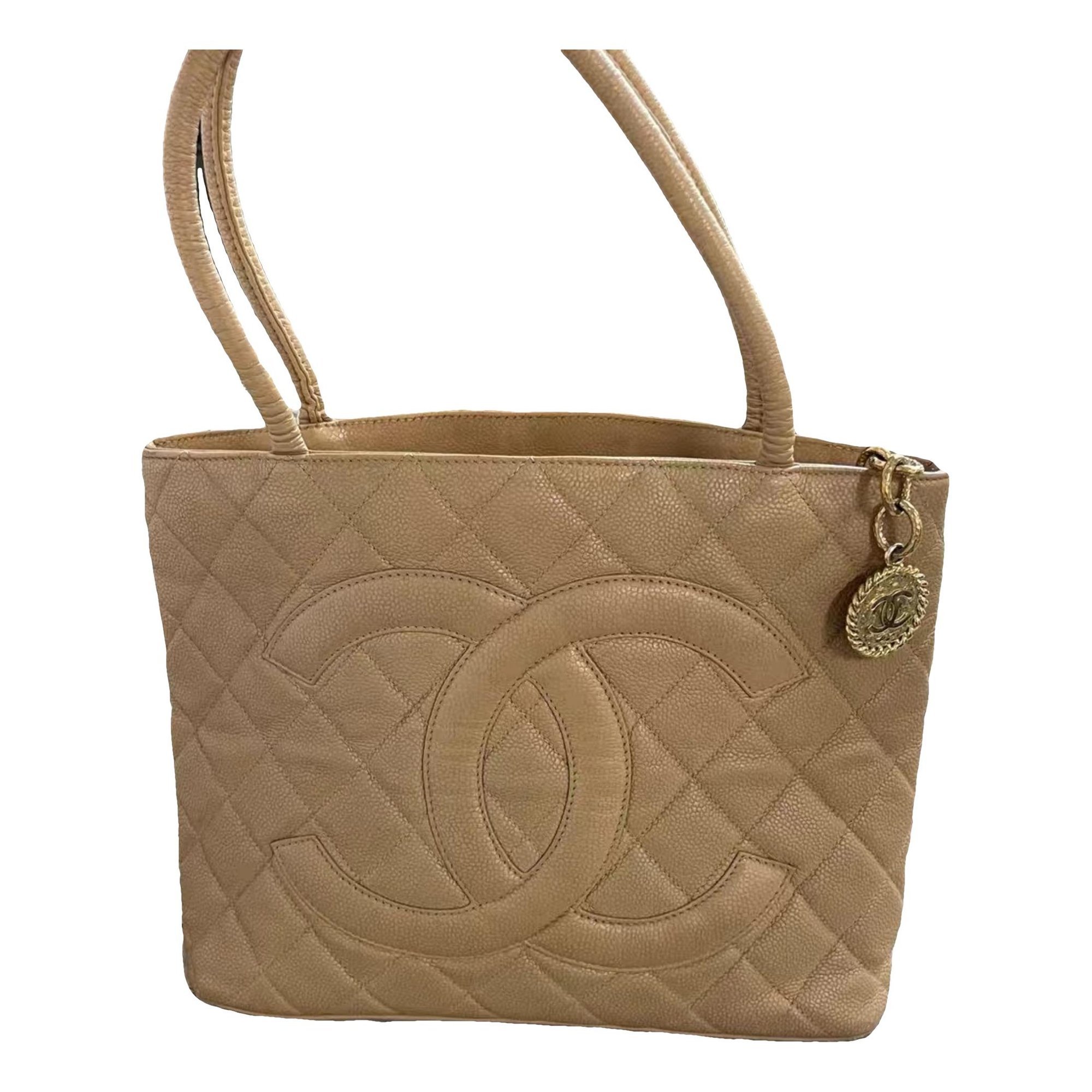Médaillon leather tote