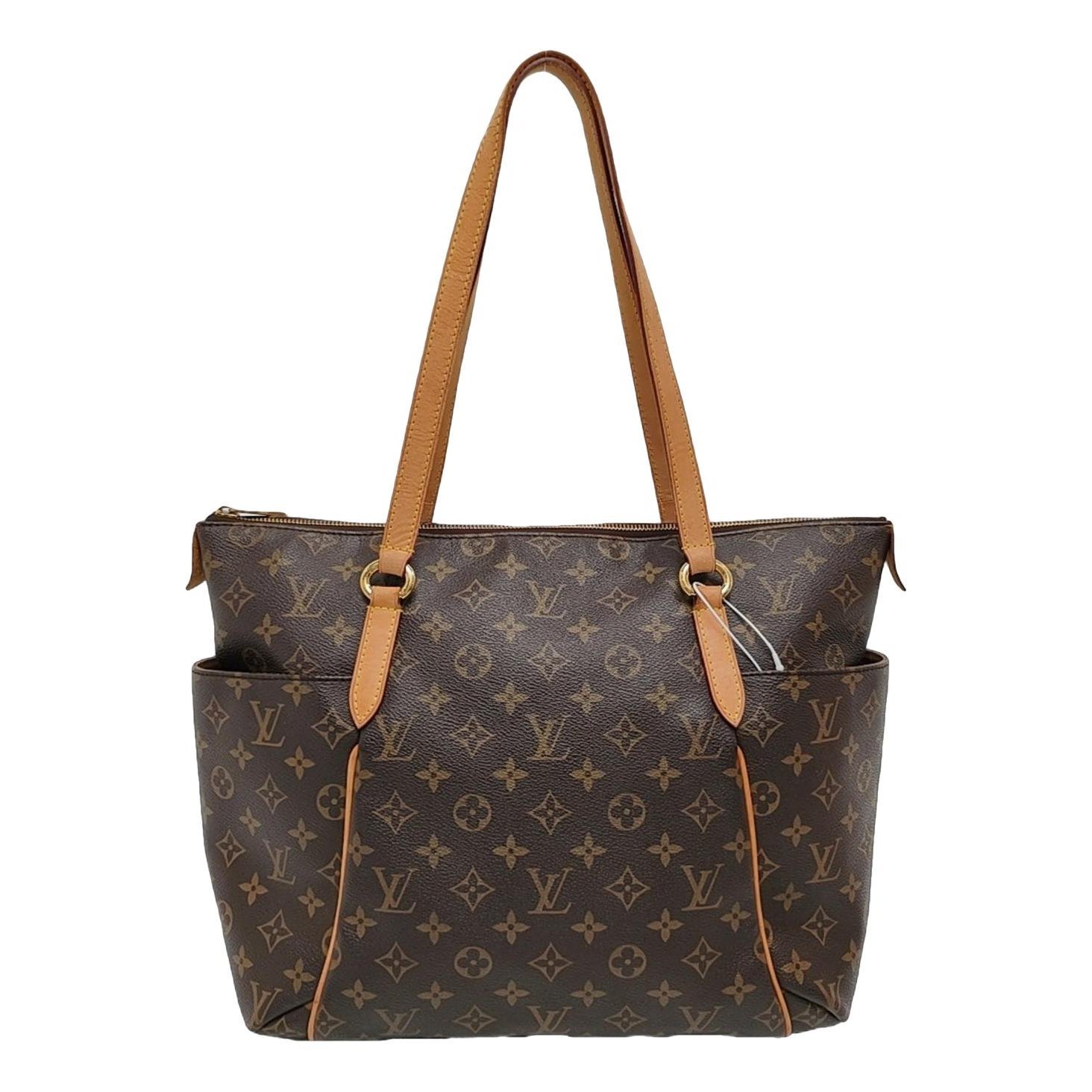 Totally leather handbag