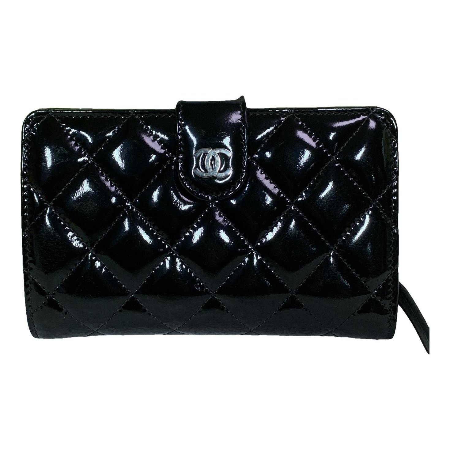 Timeless/Classique patent leather crossbody bag
