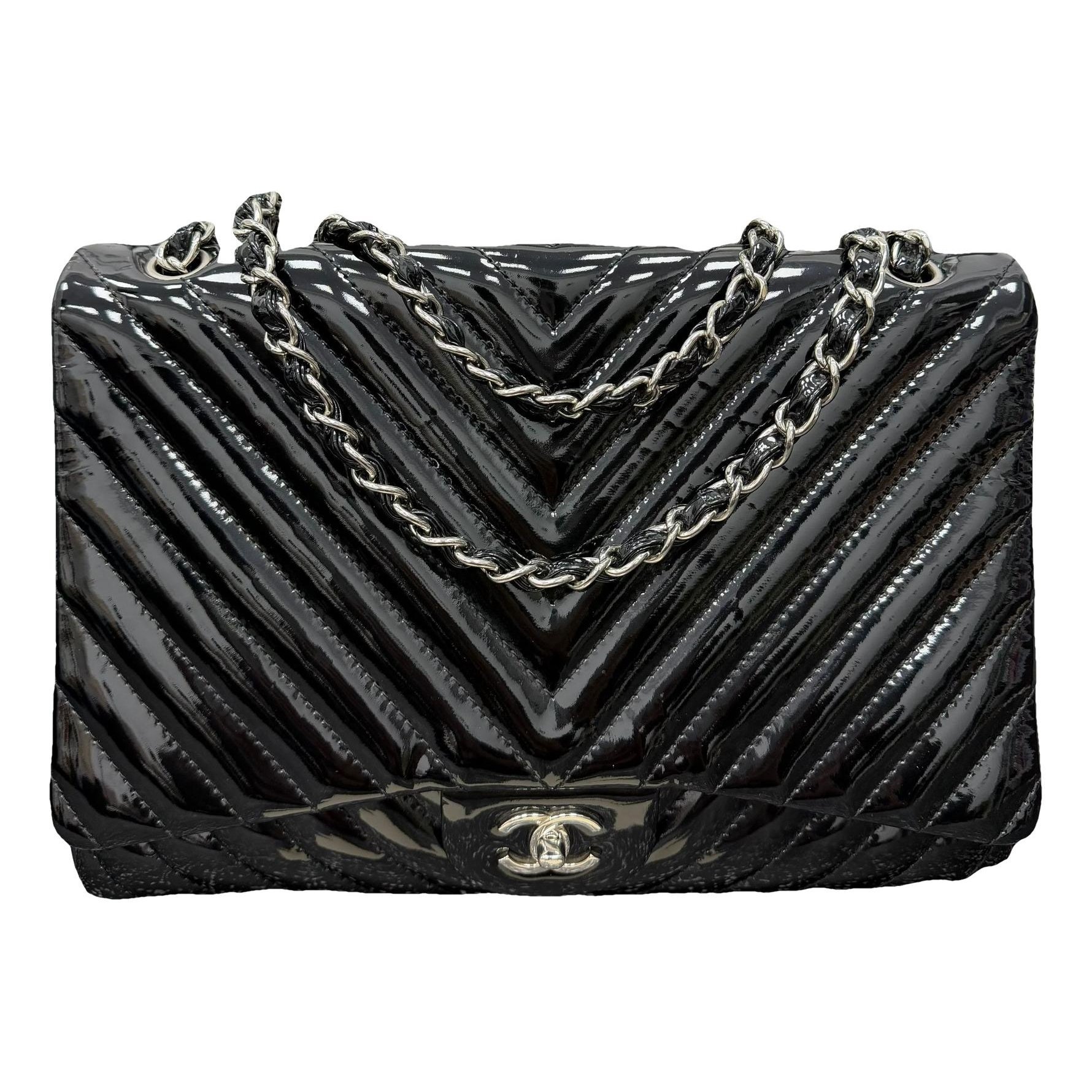 Timeless/Classique patent leather handbag