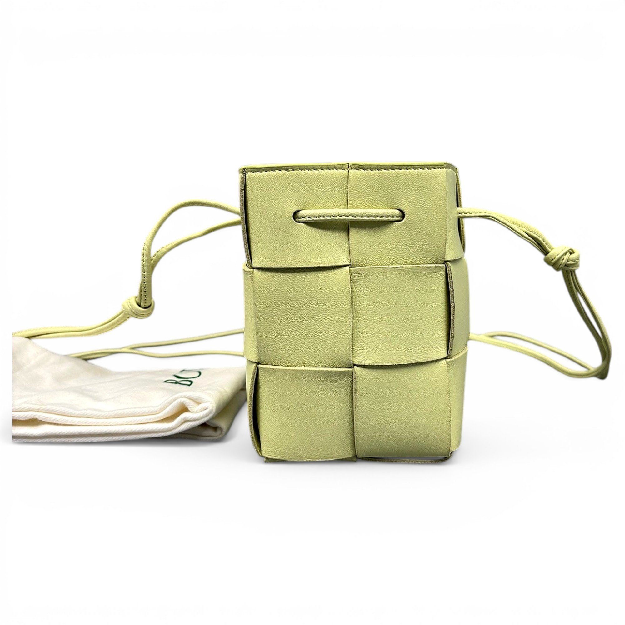 Cassette Bucket leather handbag