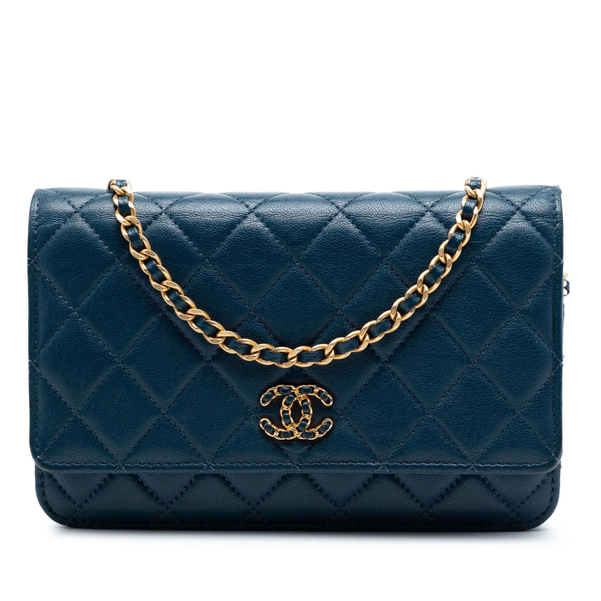 Wallet On Chain leather crossbody bag