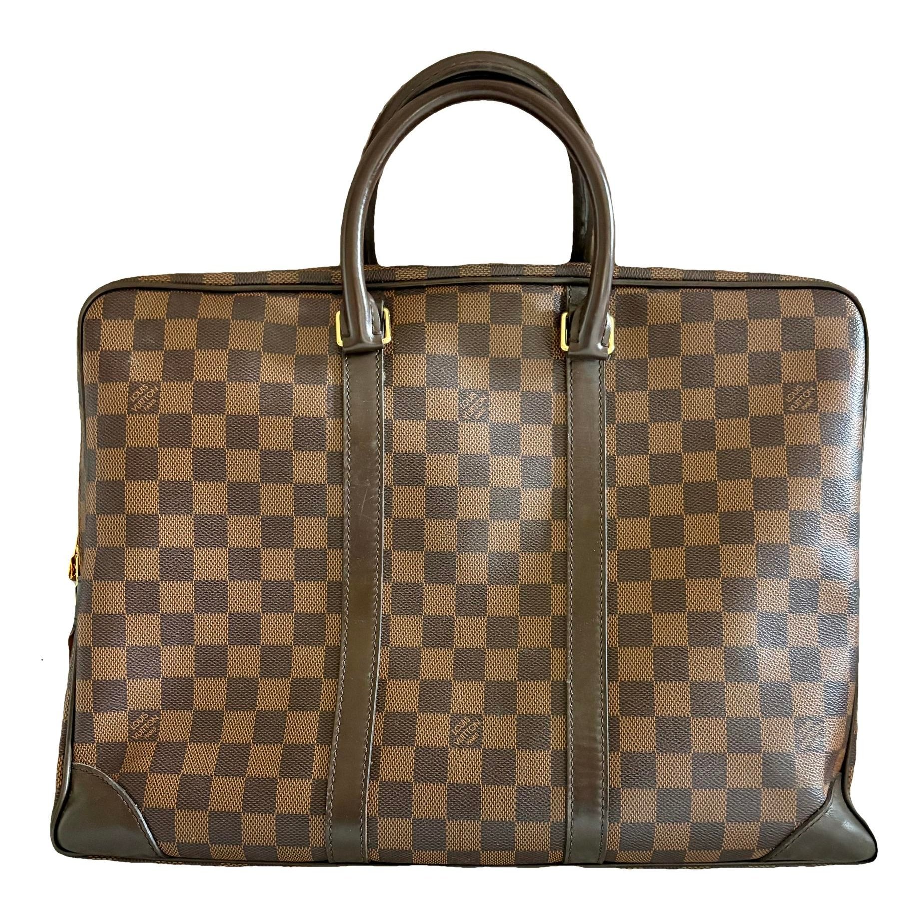 Leather travel bag