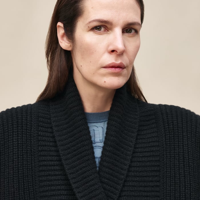 Noir Cashmere Buttoned Jacket