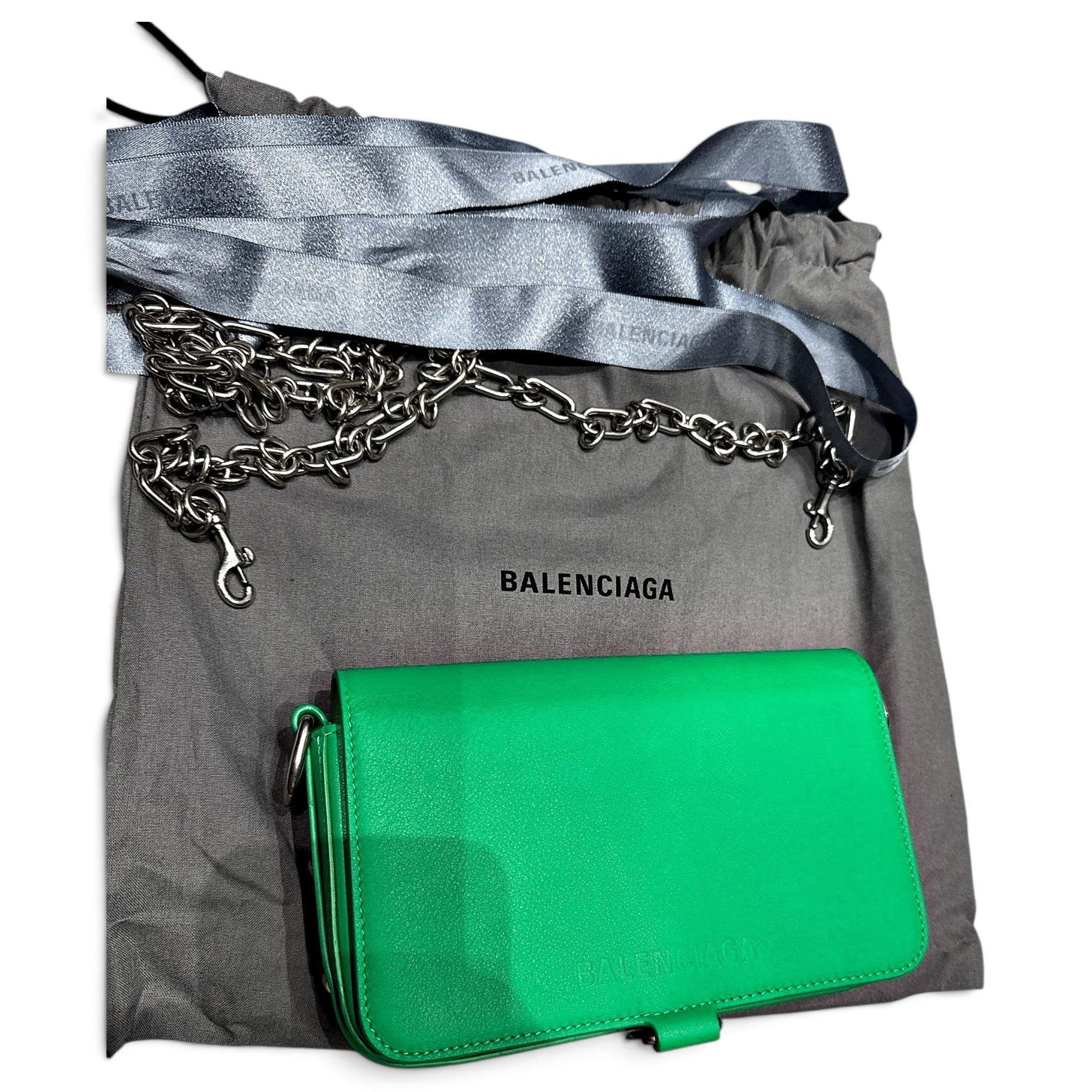 BB chain leather handbag