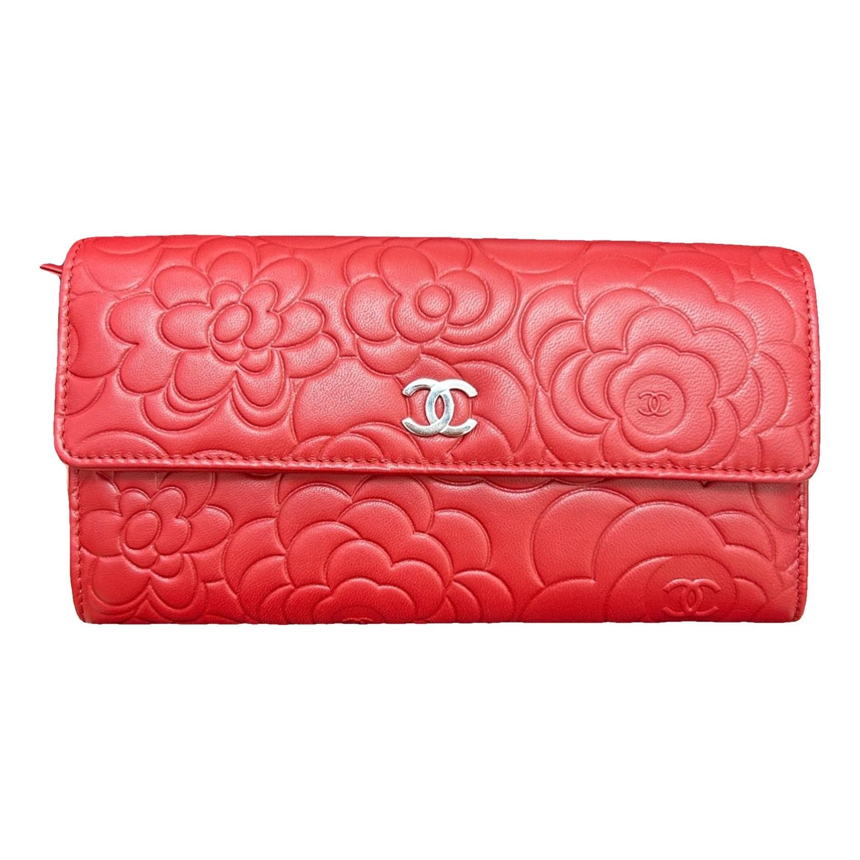 Wallet On Chain leather crossbody bag