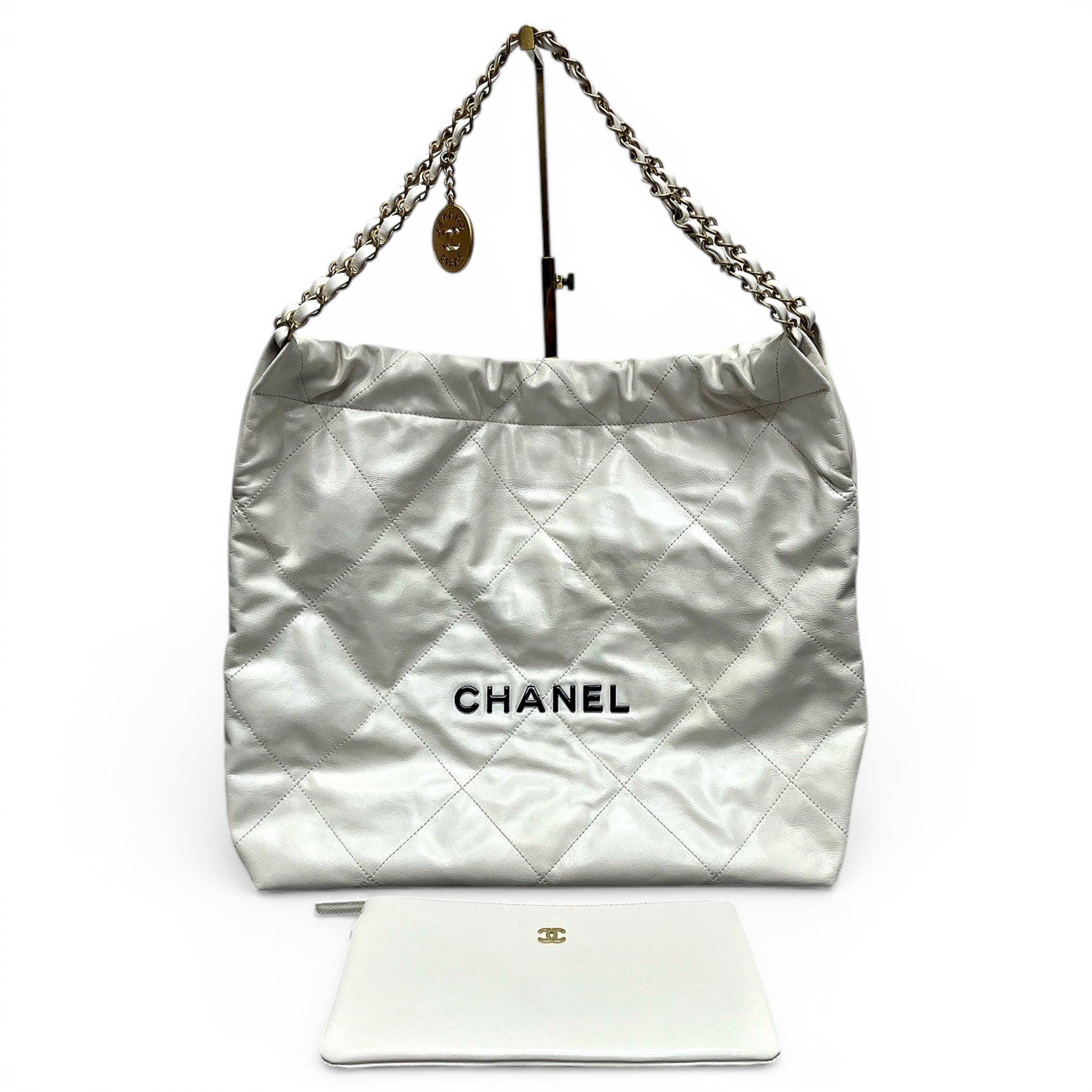 Chanel 22 leather handbag