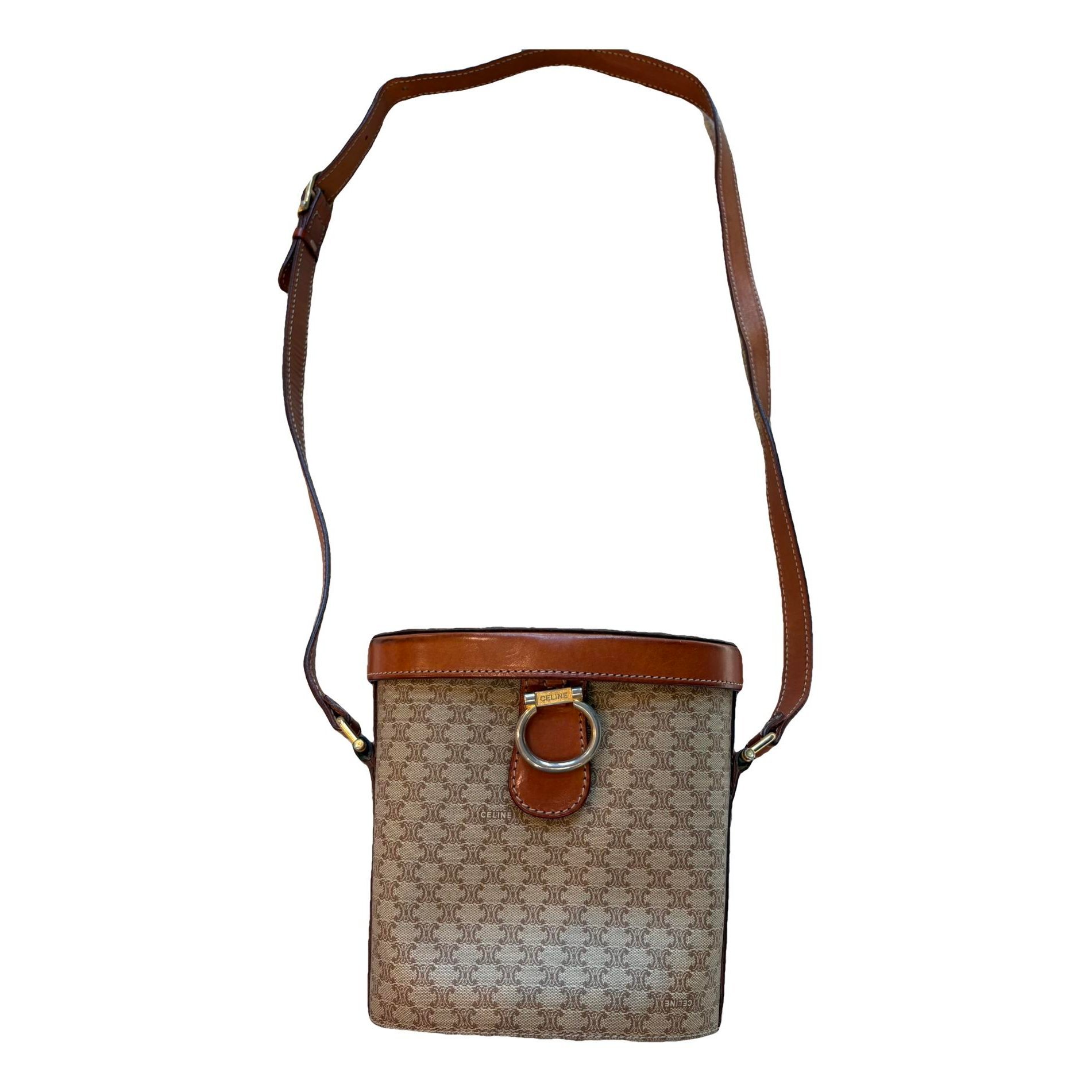 Clasp Bucket leather crossbody bag