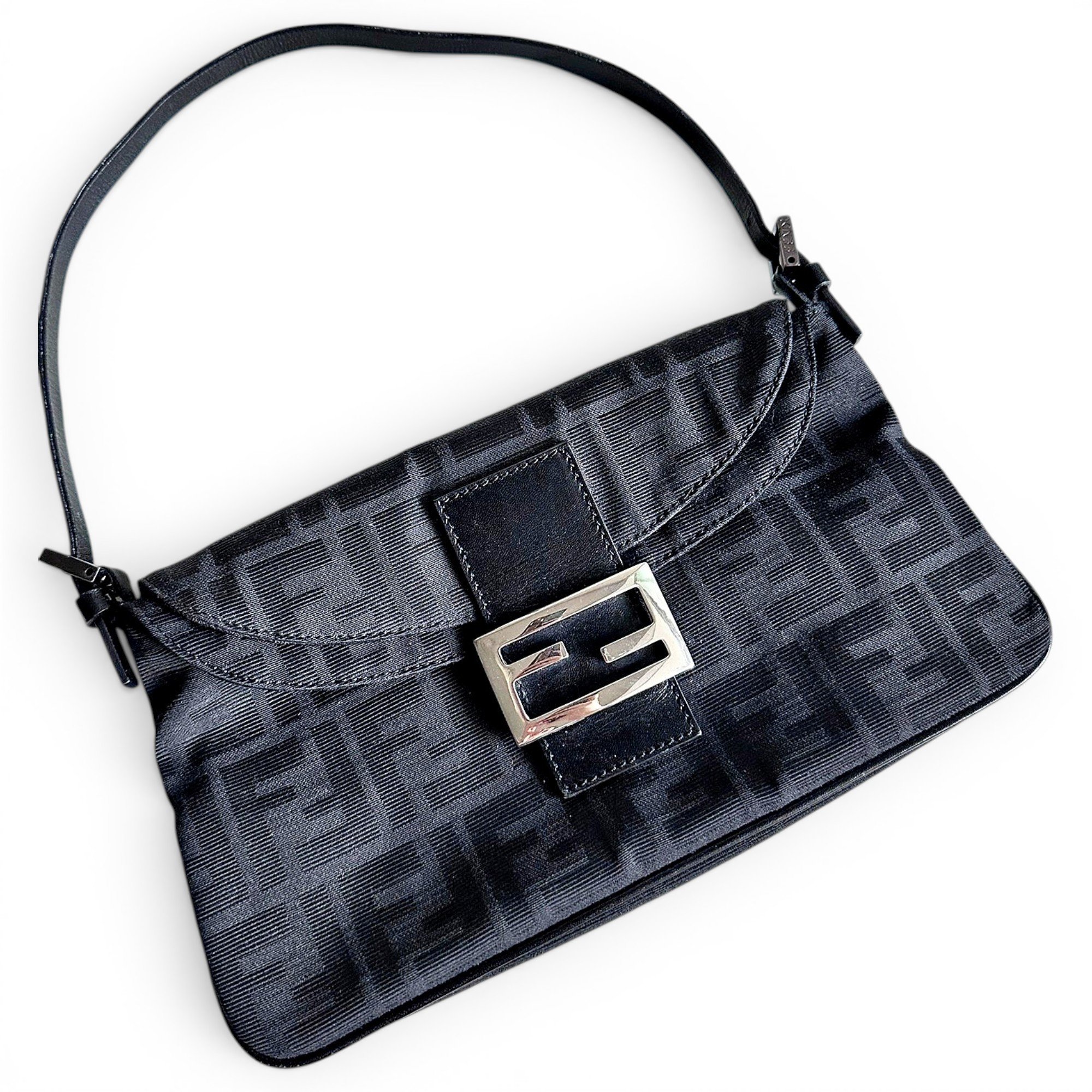 Baguette cloth handbag