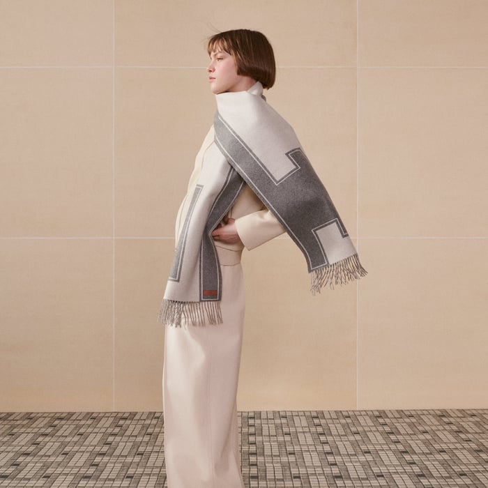 布団・毛布 Hermes H Casaque Blanket Ecru x Carbone Hermès H