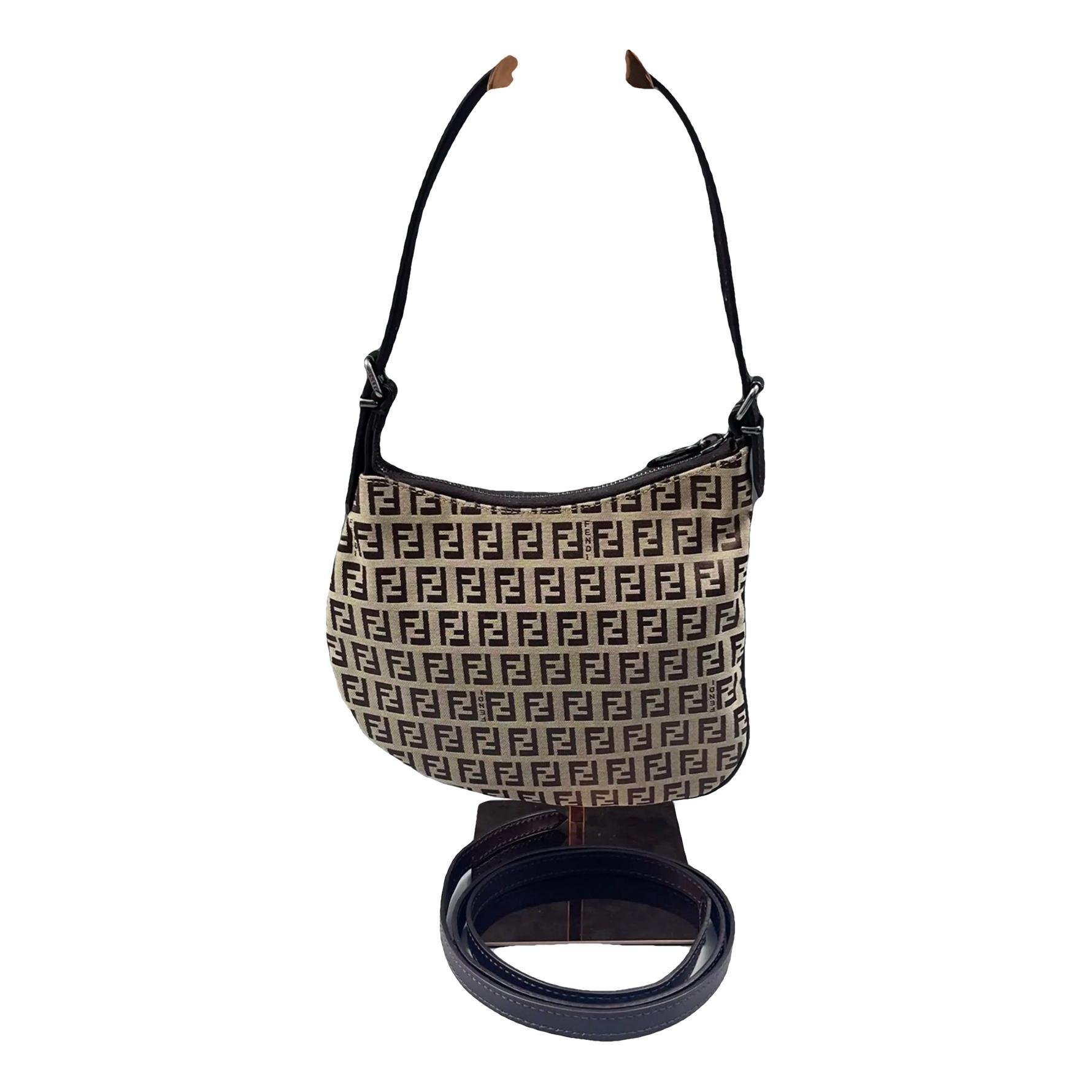 Oyster cloth handbag