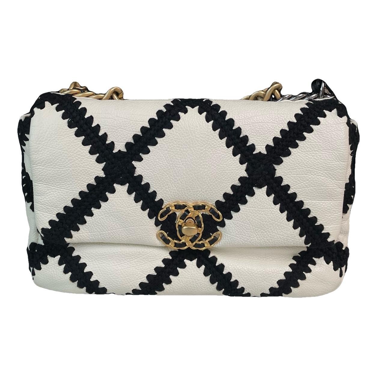 Chanel 19 leather bag
