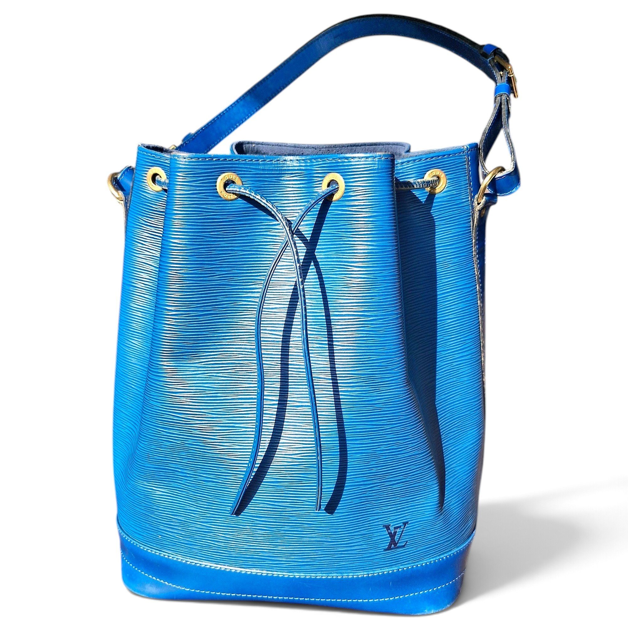 Bucket leather handbag