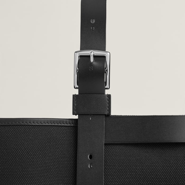 Noir Etriviere Pocket 35 Bag