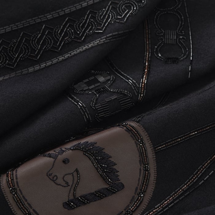 Noir La Promenade Du Matin Embroidered Stole