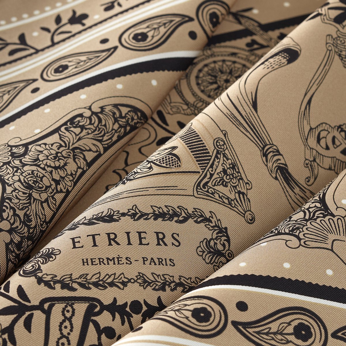 Hermès Etriers Remix bandana 55 Beige Doré/Noir/Blanc | BagUSeek