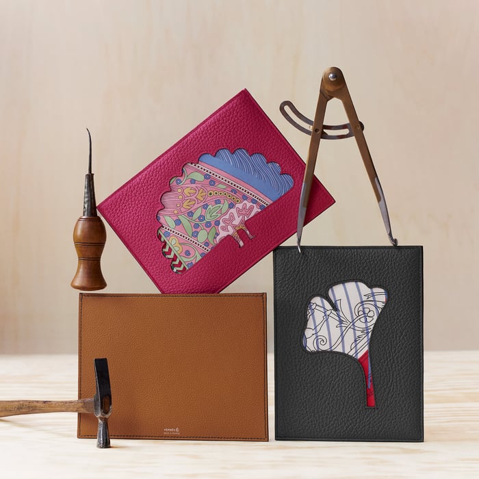 Random Passport Holder