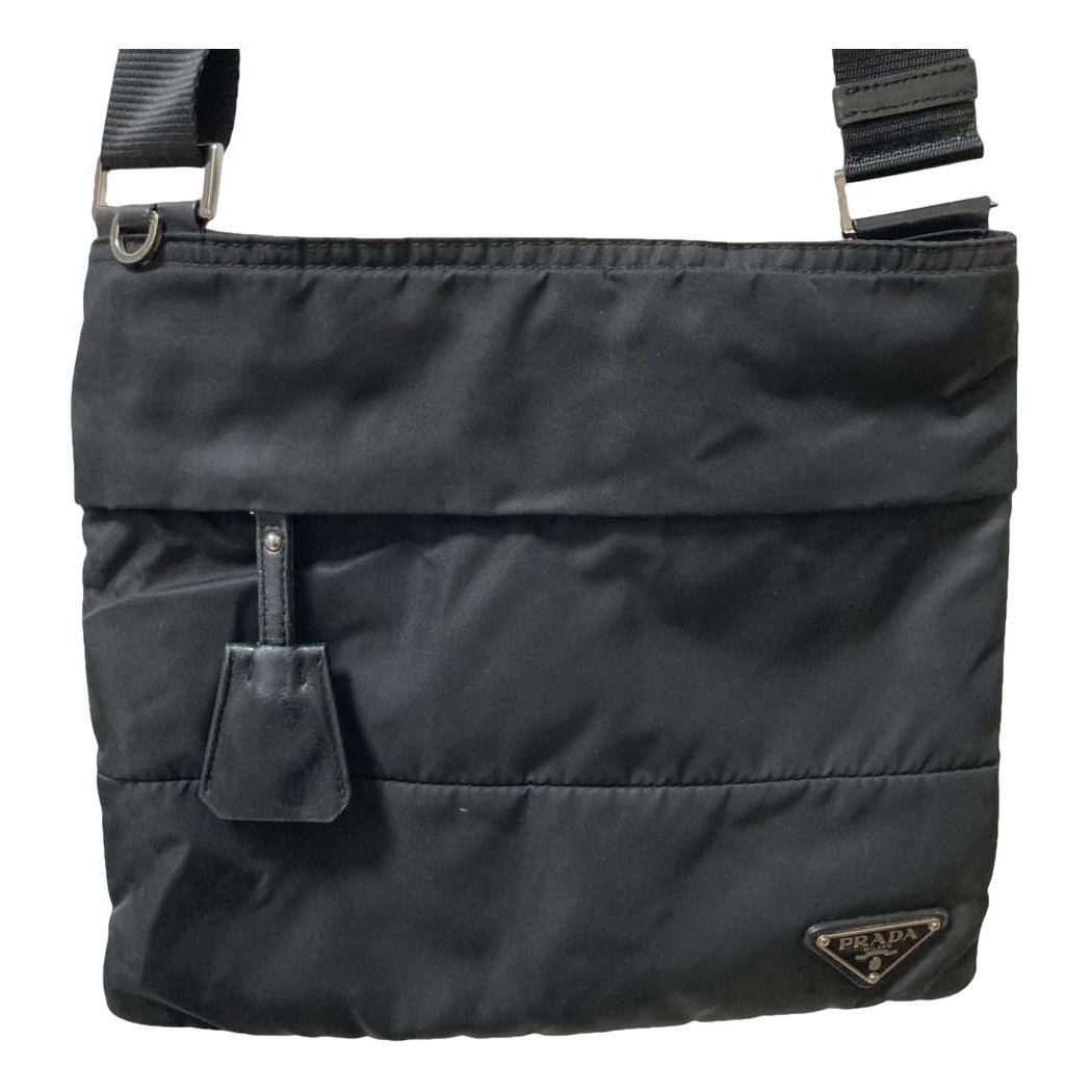 Triangle leather handbag
