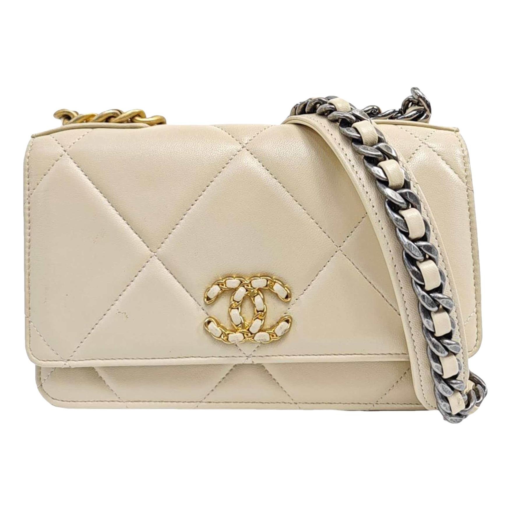Wallet On Chain Chanel 19 leather handbag