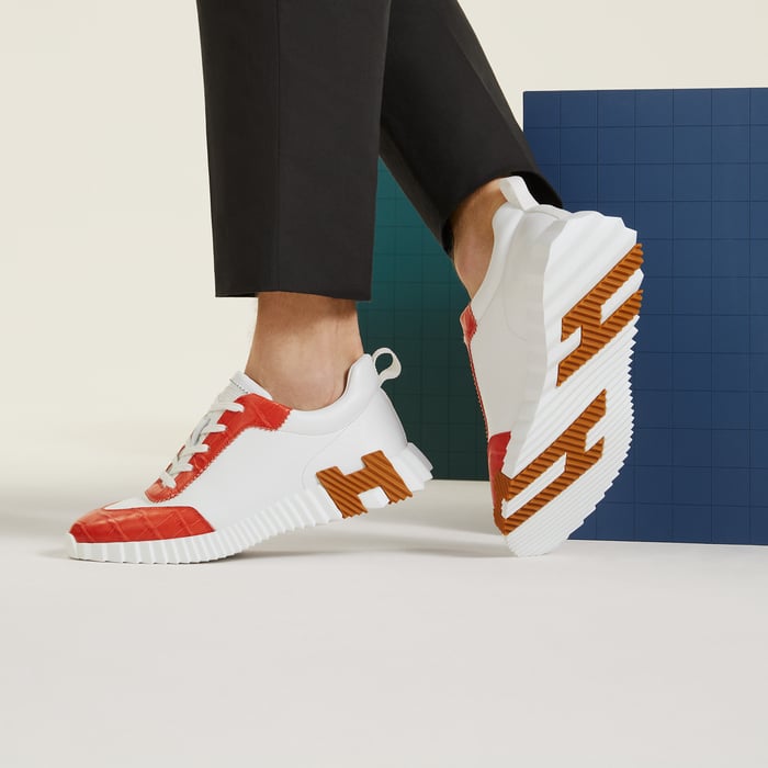 Bouncing Sneaker