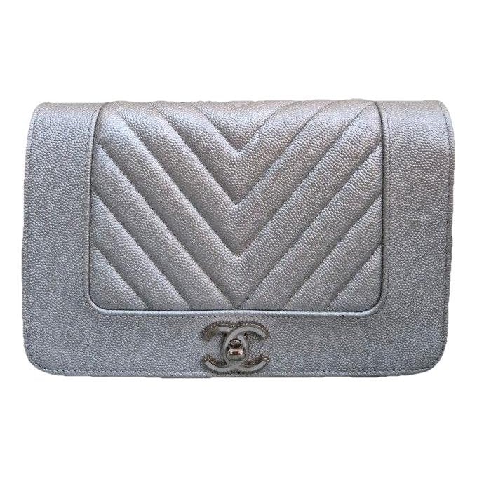 Wallet On Chain leather crossbody bag