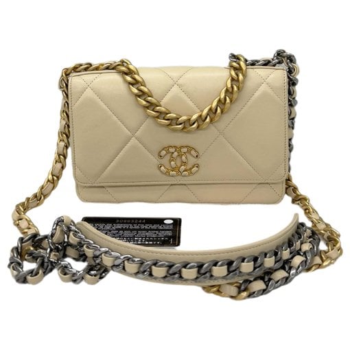 Wallet On Chain Chanel 19 leather crossbody bag