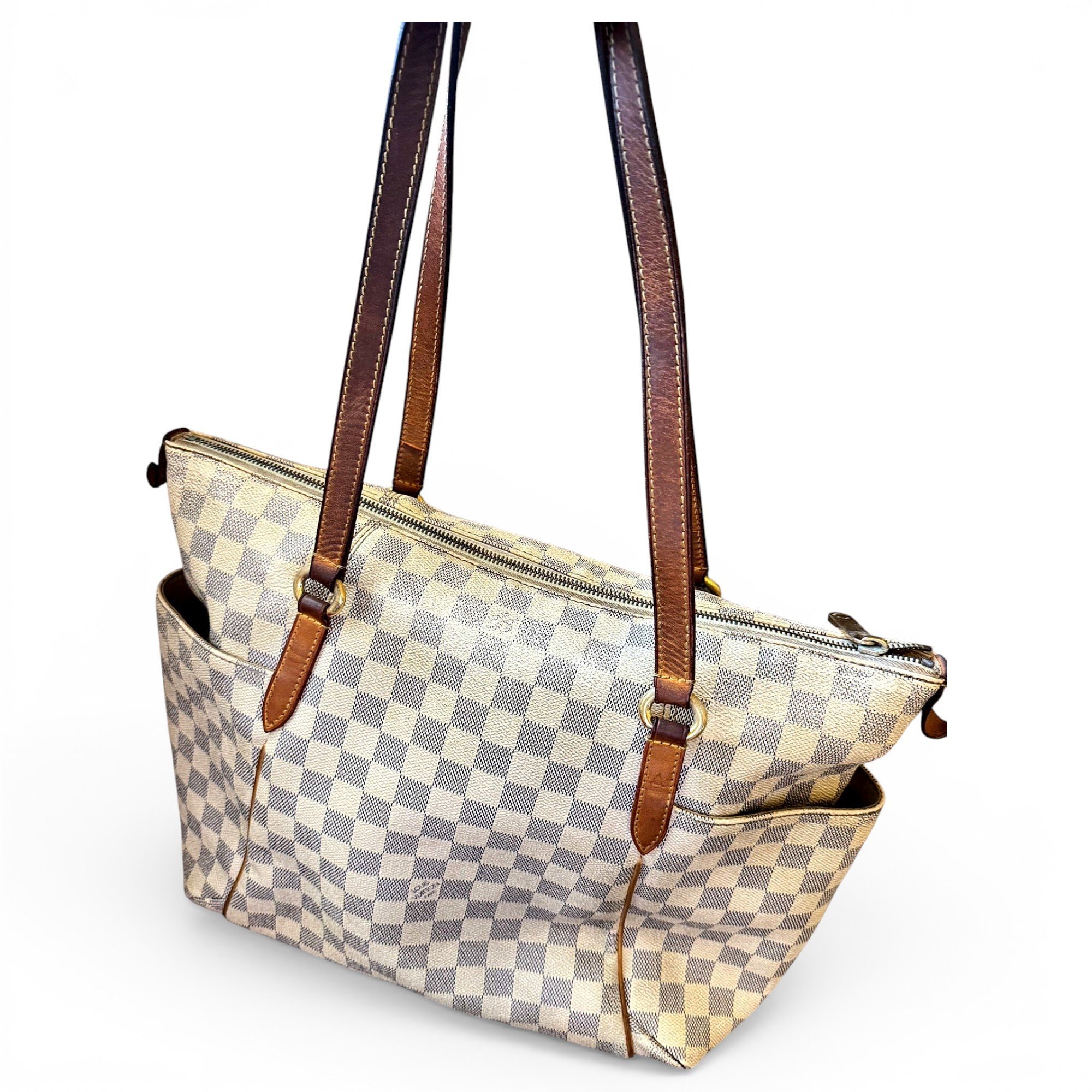 Totally leather handbag