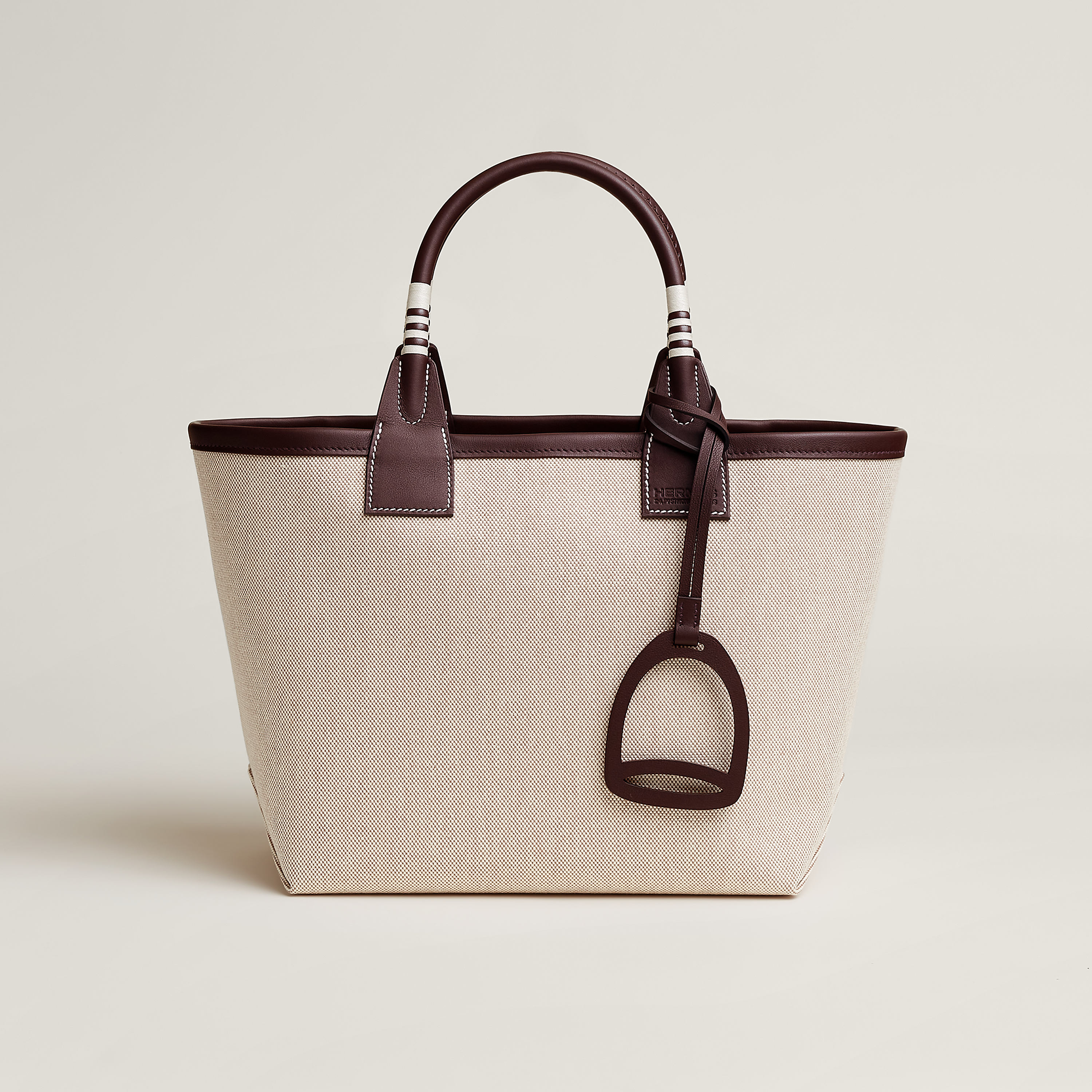 Steeple 25 bag