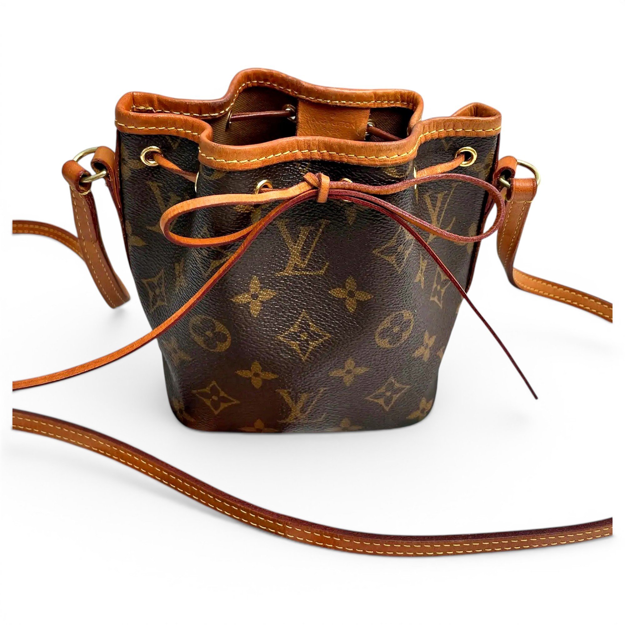 Nano Noé vinyl handbag