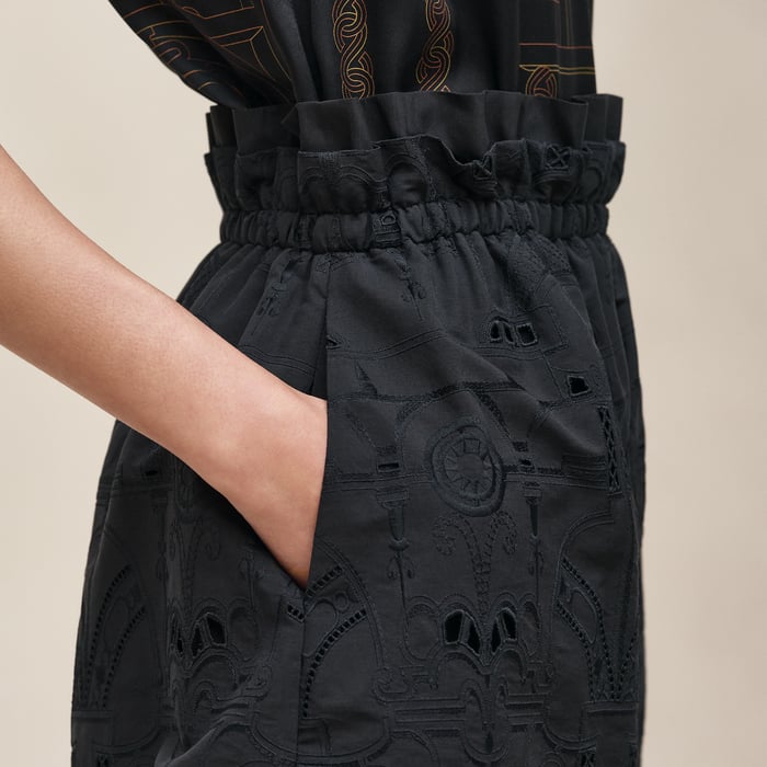 Noir Shorts With Embroidered Pouch