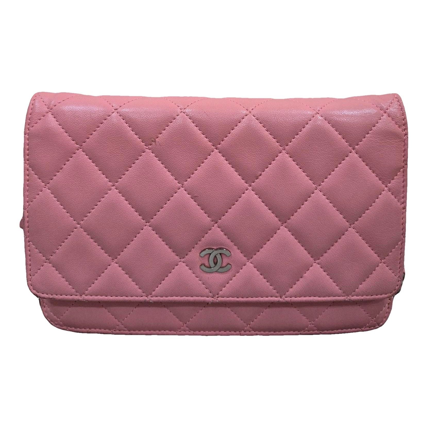 Wallet On Chain leather crossbody bag