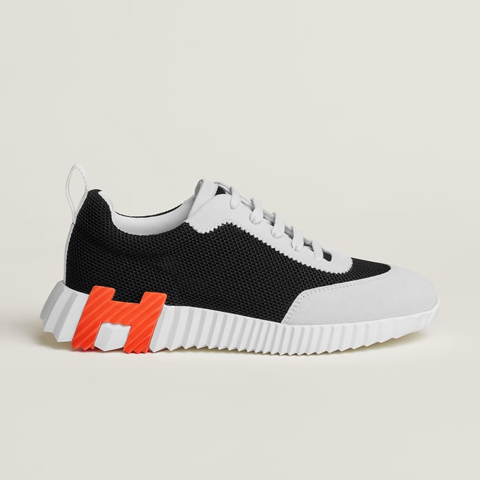 Bouncing Sneaker