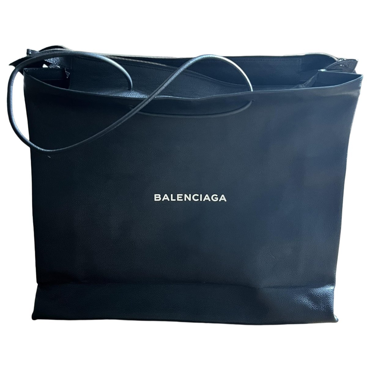 Leather travel bag