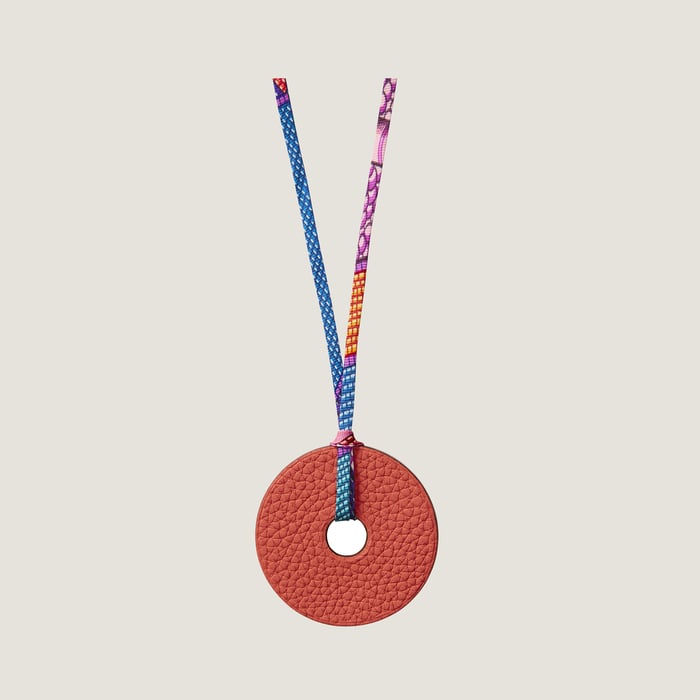 Random Round Pendant PM