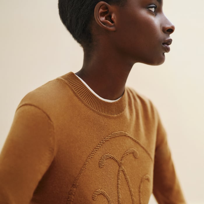 Marron Caramel Cashmere "H Lift" Long-sleeve Sweater
