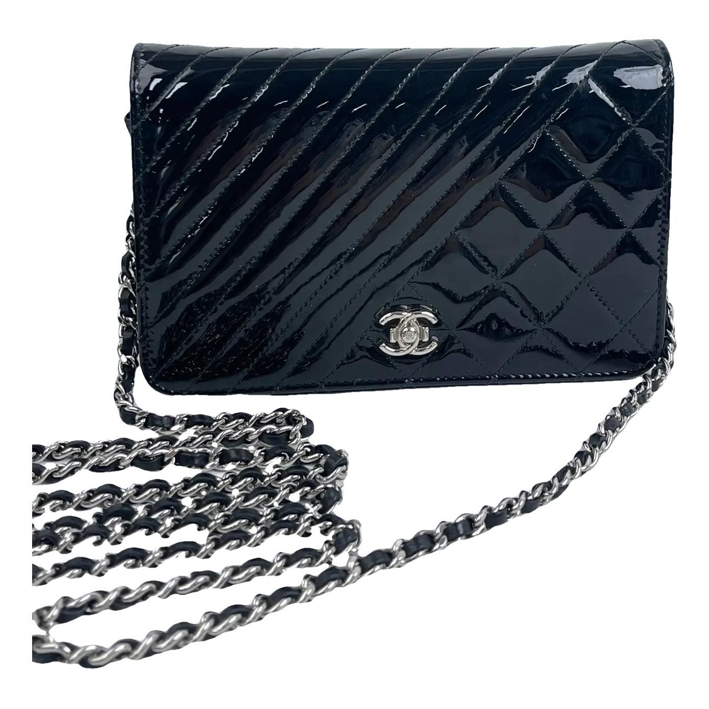 Wallet On Chain Timeless/Classique patent leather crossbody bag