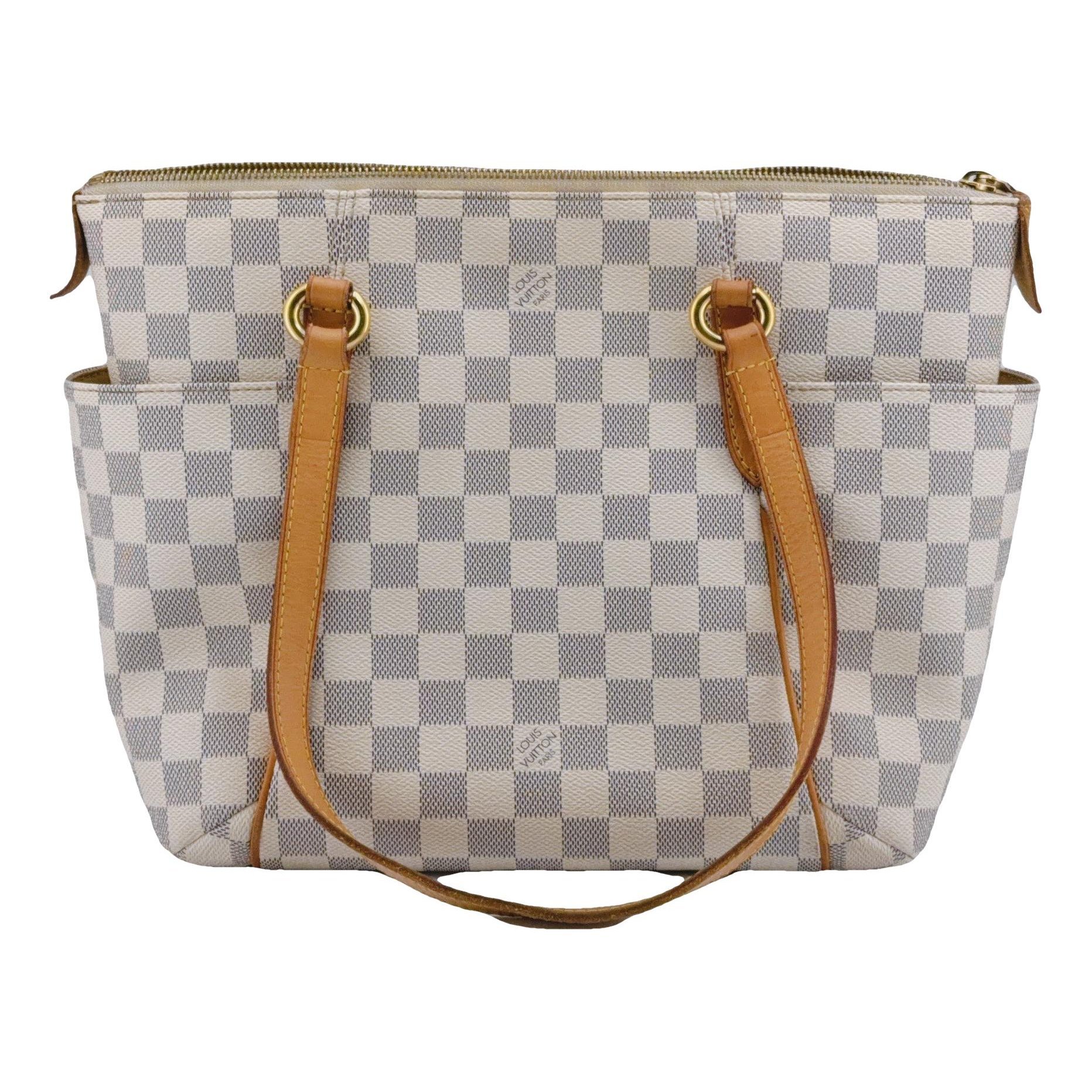 Totally leather handbag