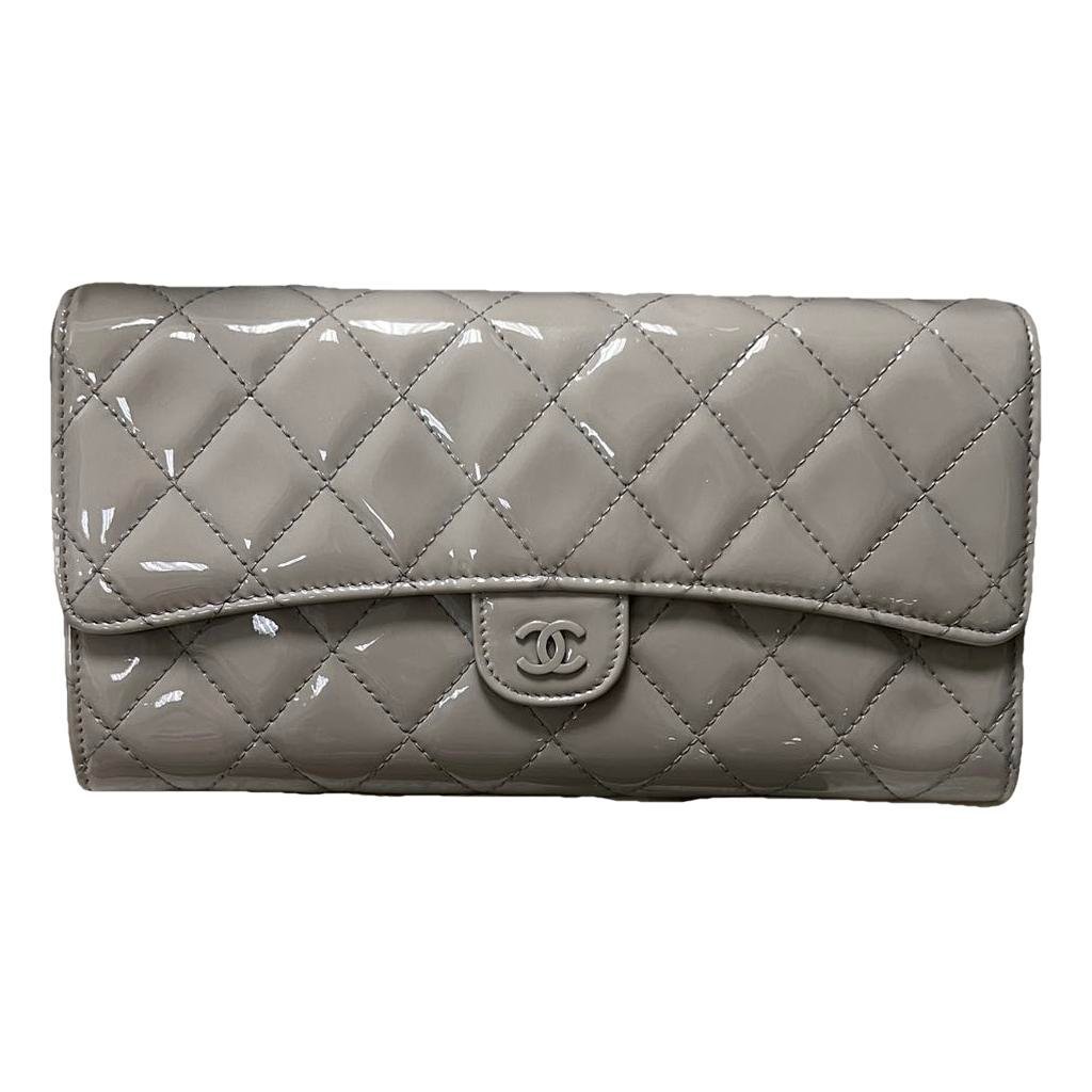Patent leather clutch bag
