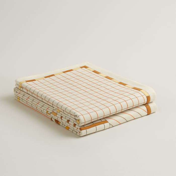 Cheval Au Faubourg Blanket
