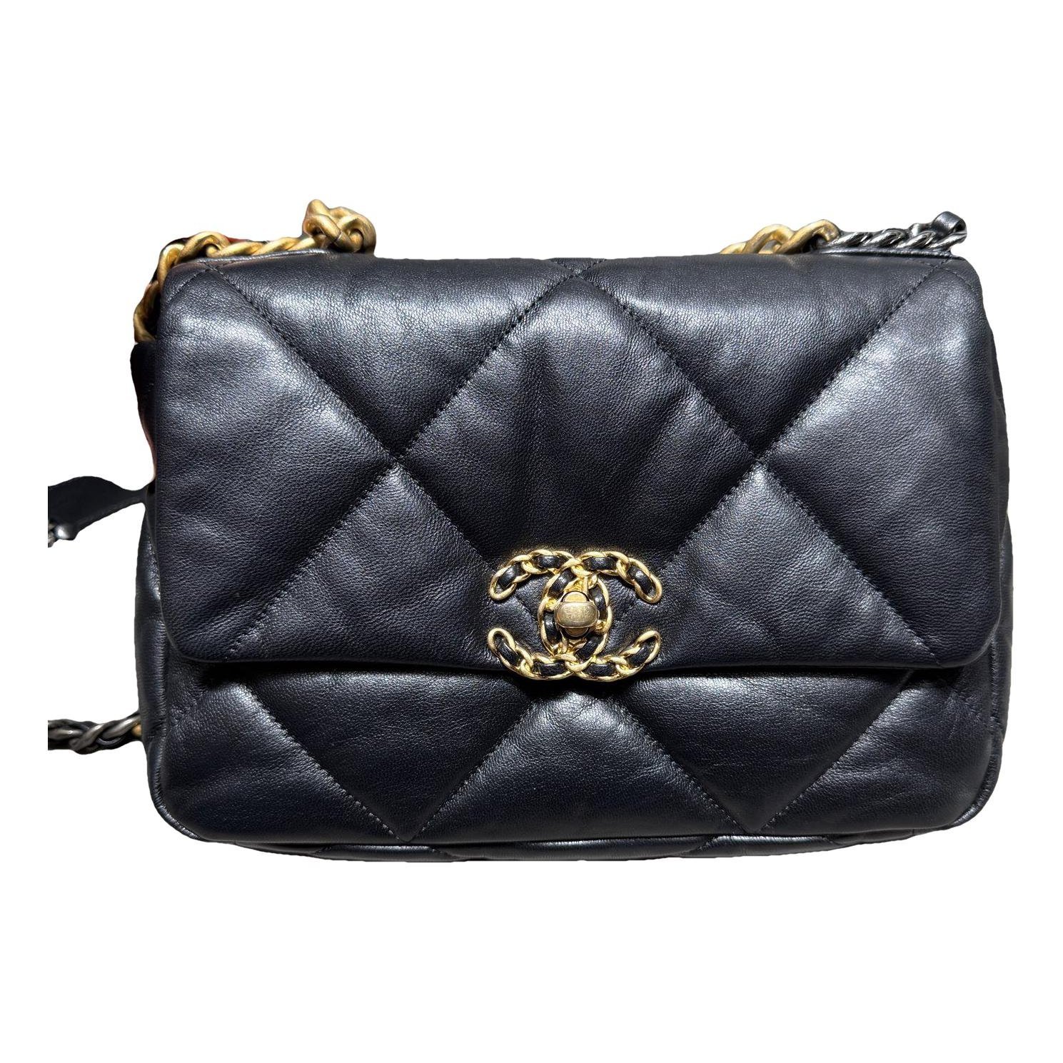 Chanel 19 leather handbag